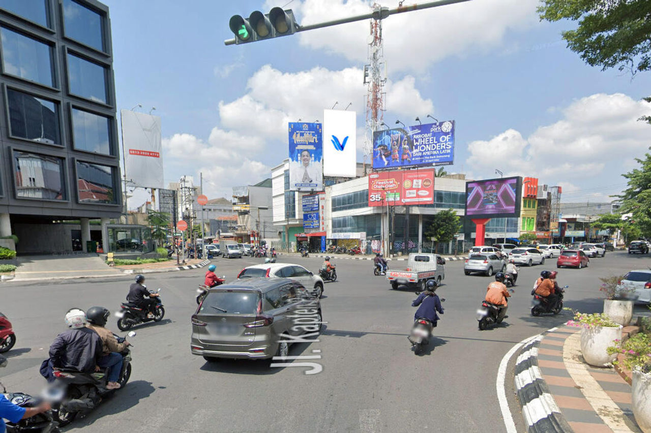 Billboard Jl. Pemuda (Toko Diana Jam 2), Semarang