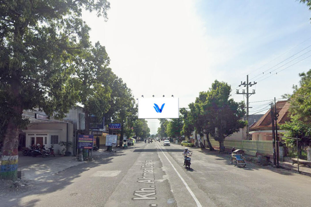 Billboard Jl. K.H Ahmad Dahlan Timur, Banyudono, Kec.Ponorogo Kab.Ponorogo (Luwes)