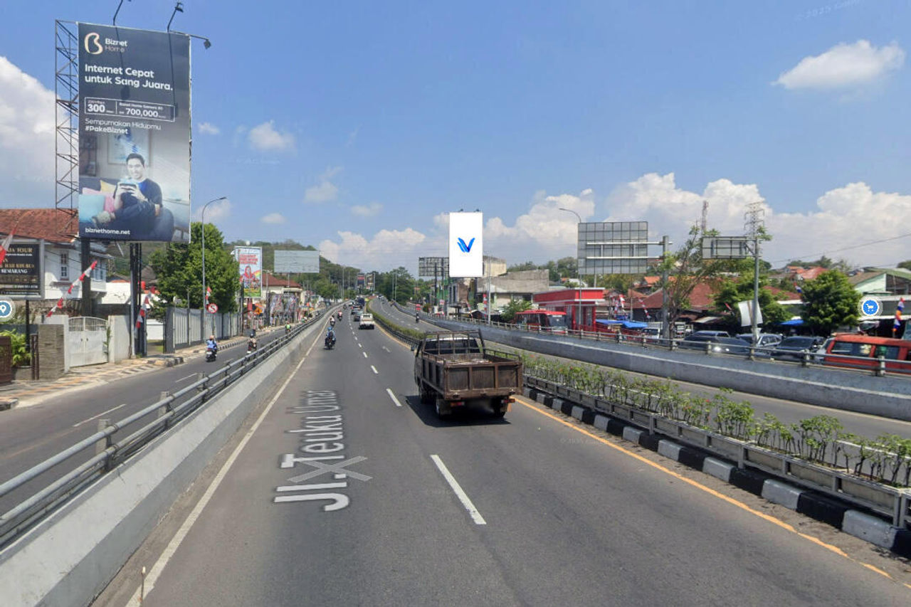 Billboard Jl. Teuku Umar Semarang (Samping Pasar Jatingaleh), Semarang