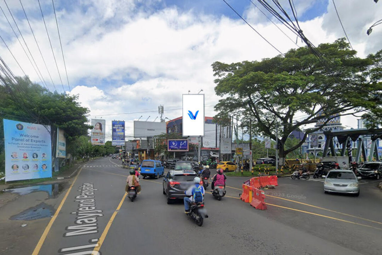 Billboard JL. MT. Haryono ( Traffic Light UB ), Malang
