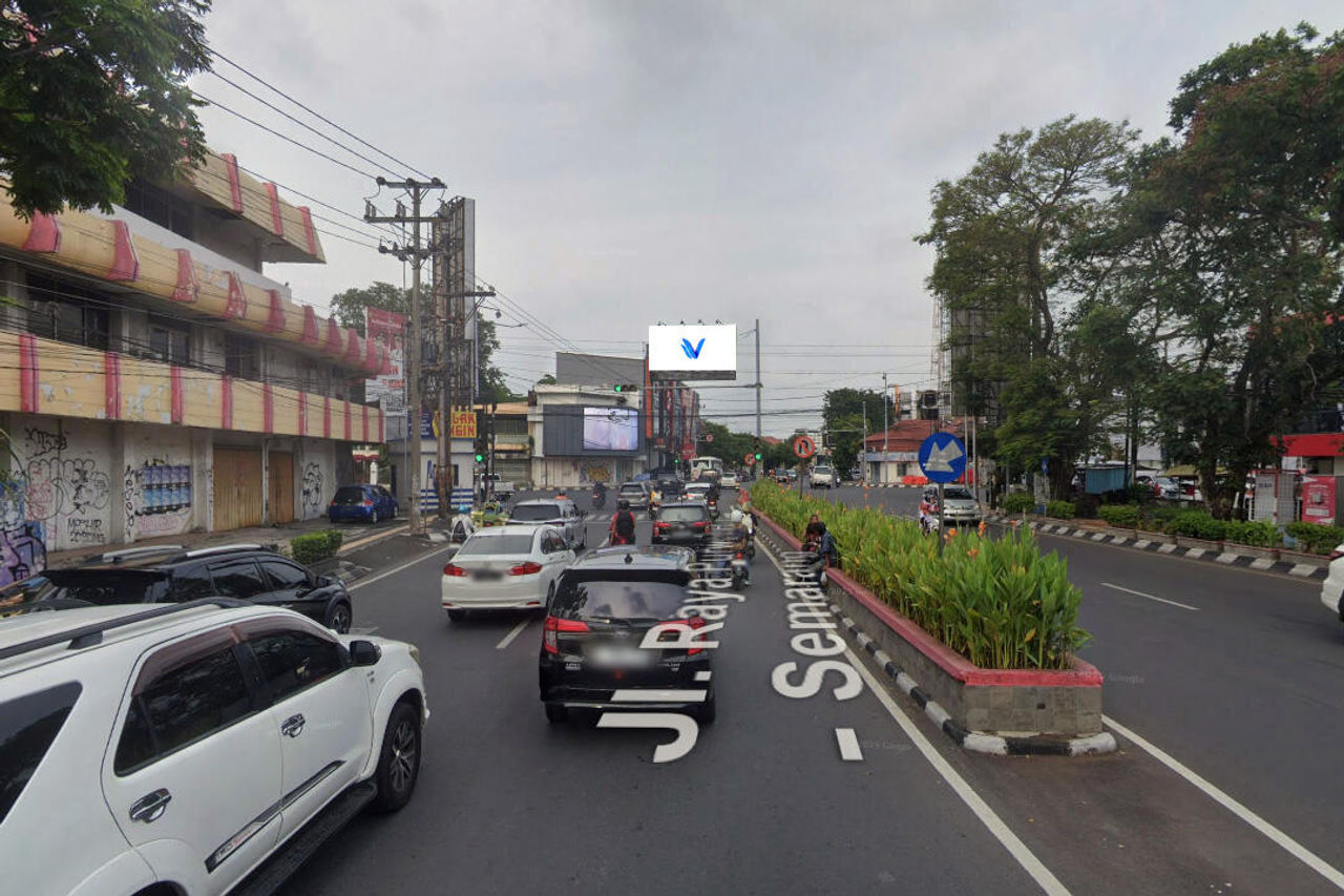 Billboard Perempatan Jl. Brigjend Katamso - Jl. A. Yani, Semarang