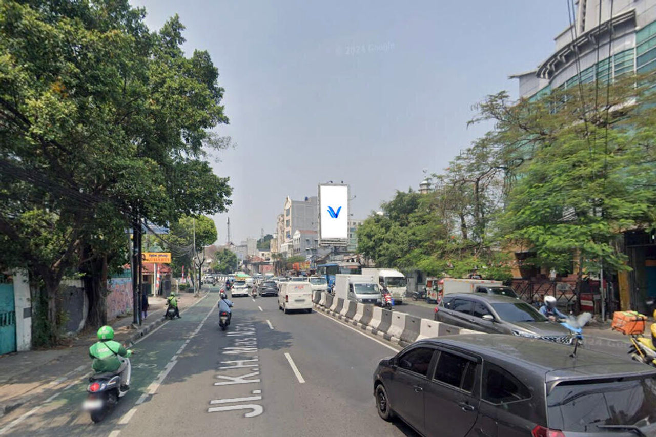 Billboard Jl. K.H. Mas Mansyur (Dekat Gedung KPP Tanah Abang), Jakarta Pusat