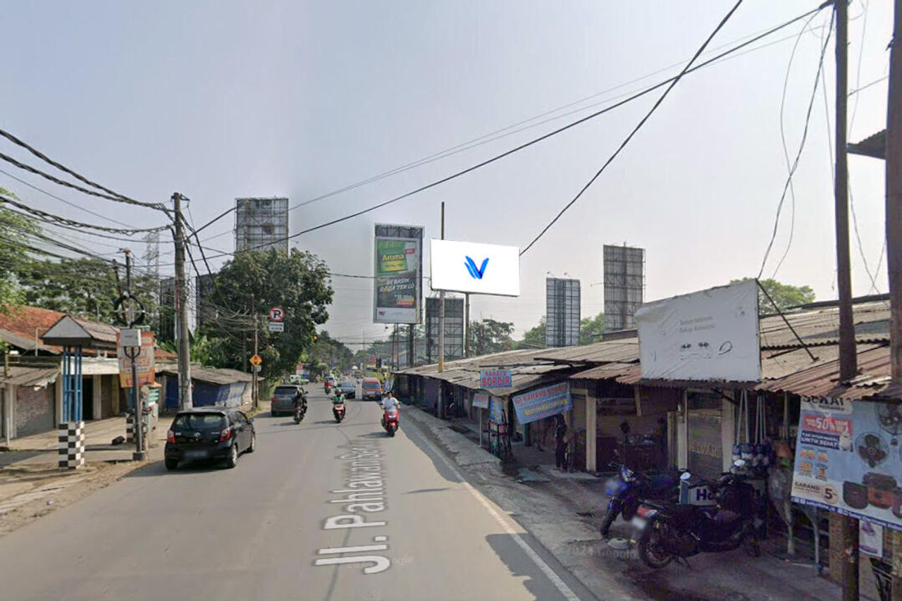 Billboard Jl. Raya Serpong (Perempatan Muncul), Tangerang Selatan