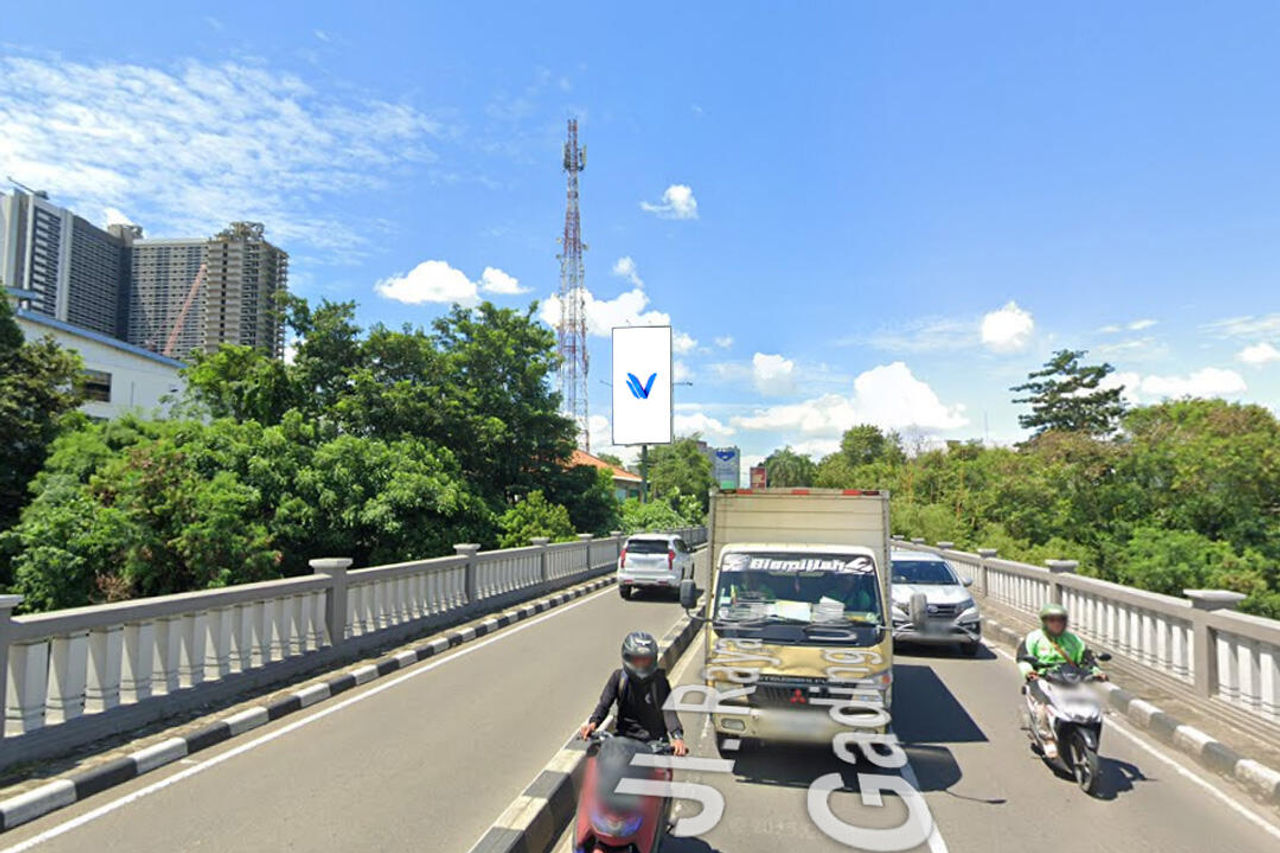 Billboard Jl. Raya Kelapa Gading Utara. ( Jembatan Gading Serpong ), Tangerang Selatan