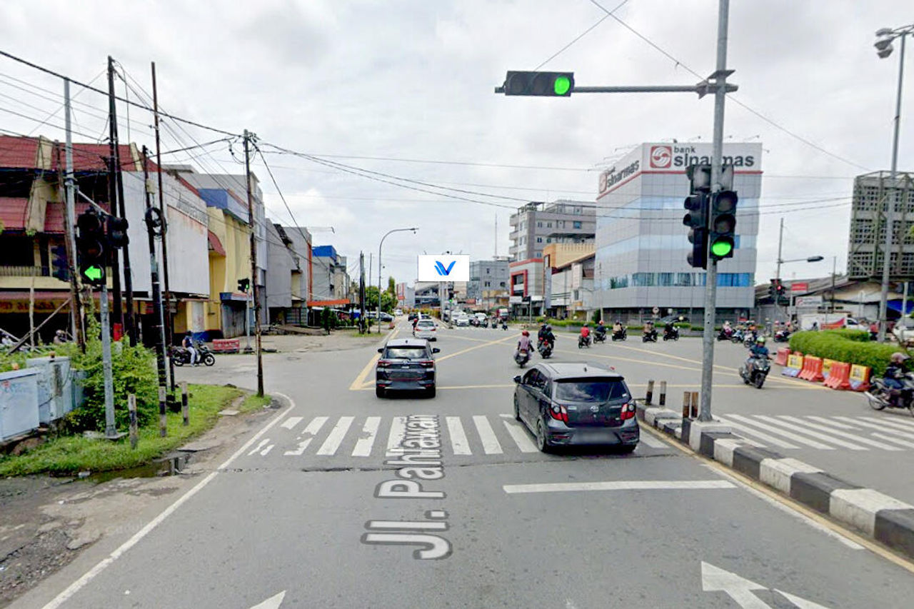 Billboard Median JL. Veteran Menuju JL. Ahmad Yani, Pontianak