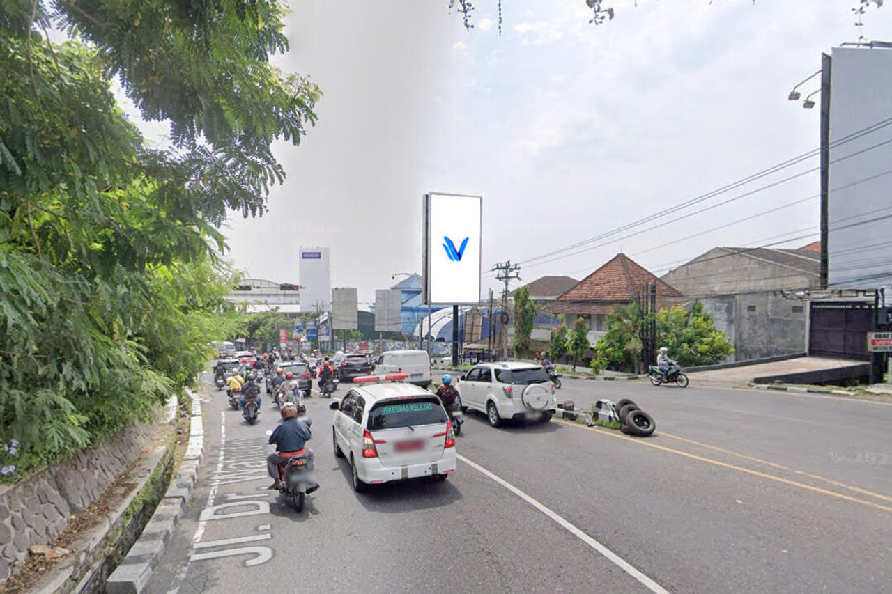 Billboard Jl. Dr. Wahidin Pertigaan Tentara Pelajar, Semarang