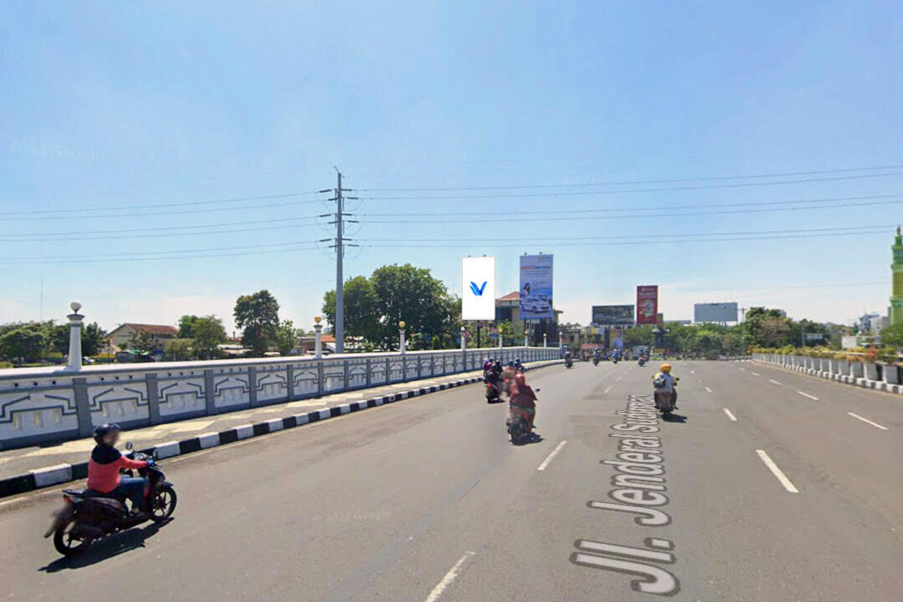 Billboard Jl. Jend. Sudirman Tugu Adipura Banjirkanal Barat, Semarang