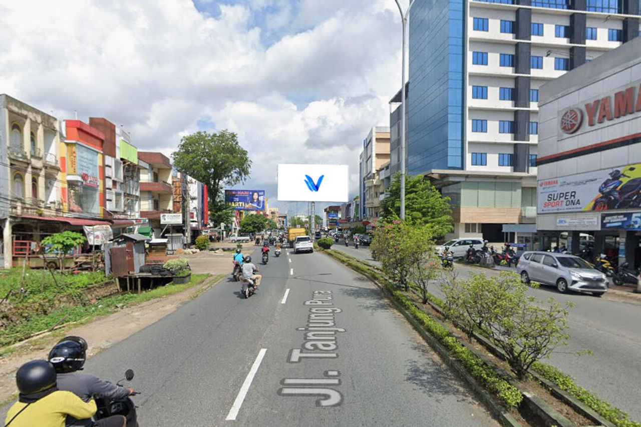 Billboard Median JL. Tanjung pura Depan Sentral Yamaha, Pontianak