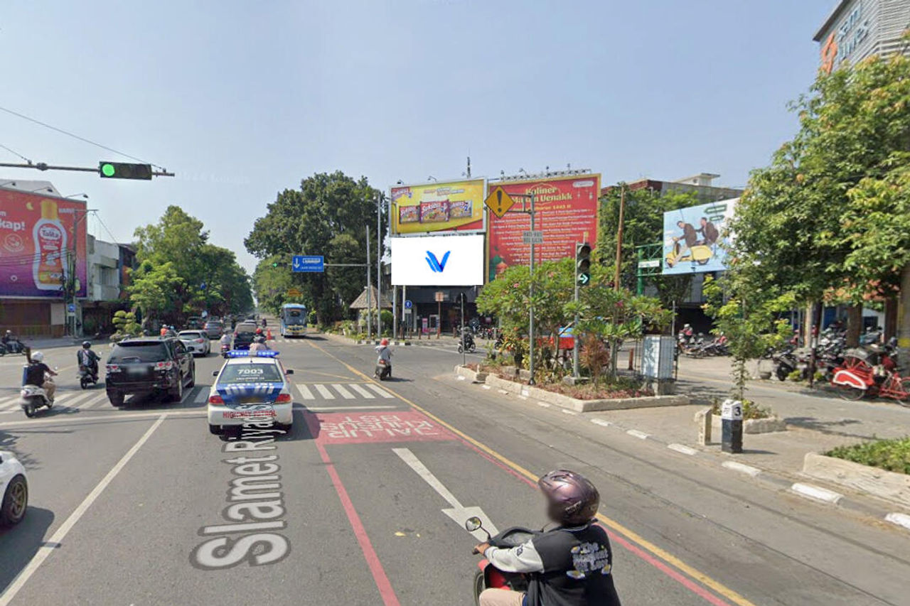 Billboard JL. Slamet Riyadi, Perempatan Ngapemon, Solo