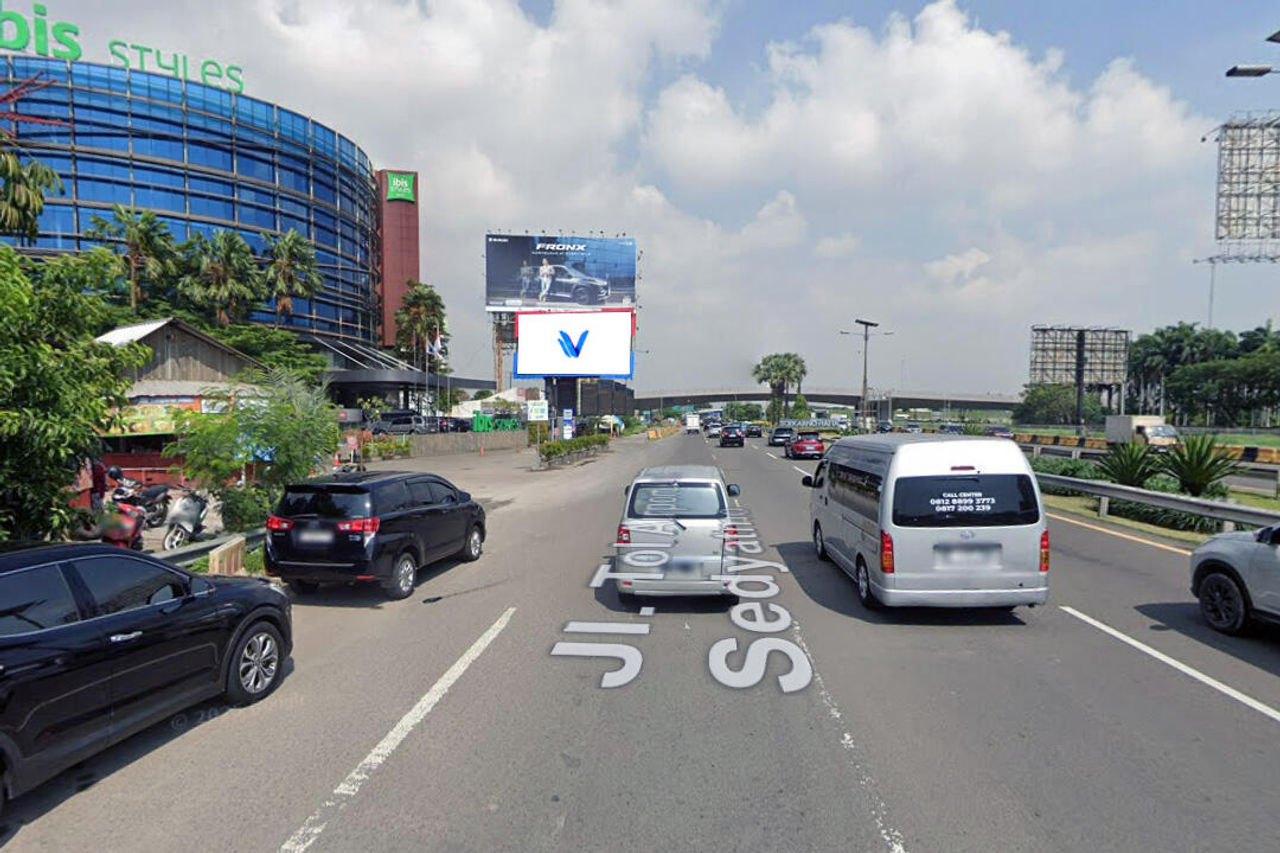 Videotron JL. Tol Prof. Dr. Sedyatmo KM 32+800 (Depan Hotel IBIS), Tangerang