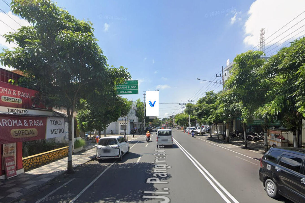 Billboard Jl. Panglima Sudirman, Ngaglik, Kota Batu, Malang