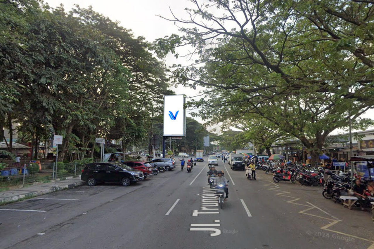 Billboard Jl. Trunojoyo (Depan Stasiun Malang), Malang