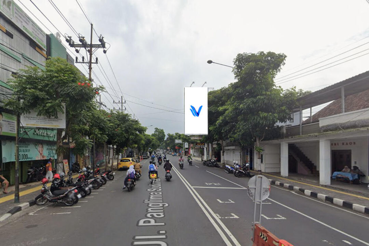 Billboard Jl. Panglima Sudirman, Ngaglik, Kota Batu, Malang