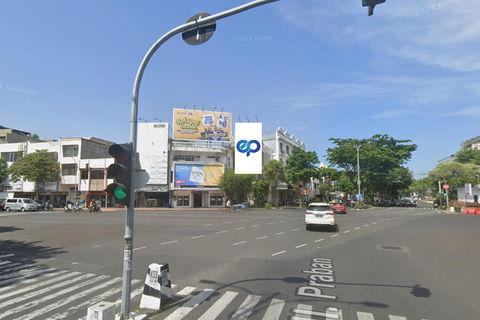 PEREMPATAN TUNJUNGAN - GEMBLONGAN (DEPAN TUNJUNGAN CENTER)