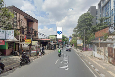 JL. CIHAMPELAS (DEKAT DE CHAMPS), BANDUNG