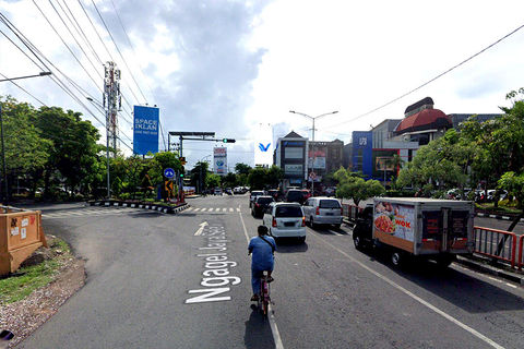 PEREMPATAN JL. MANYAR - KEBUN BIBIT, SURABAYA