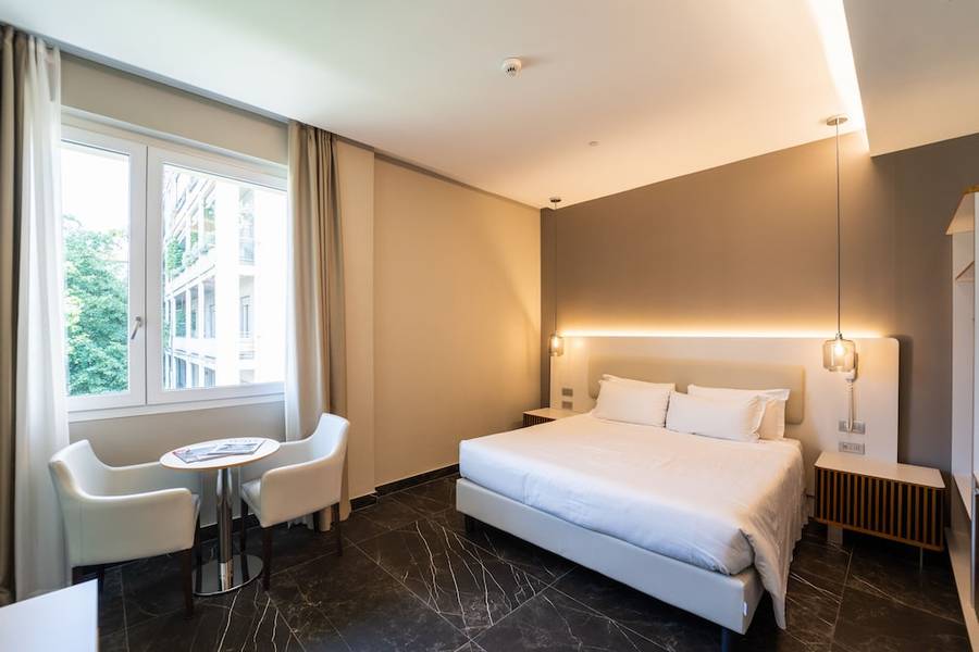 Phòng lưu trú có thiết kế đơn giản và gần trung tâm của Hotel Milano Castello.