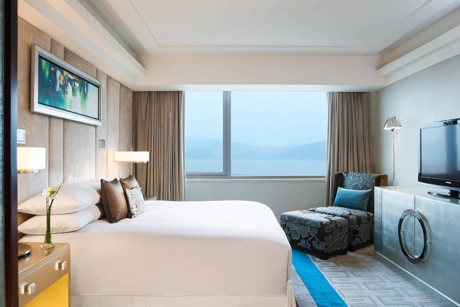 Hong Kong SkyCity Marriott Hotel nổi tiếng với không gian hiện đại và sang trọng.
