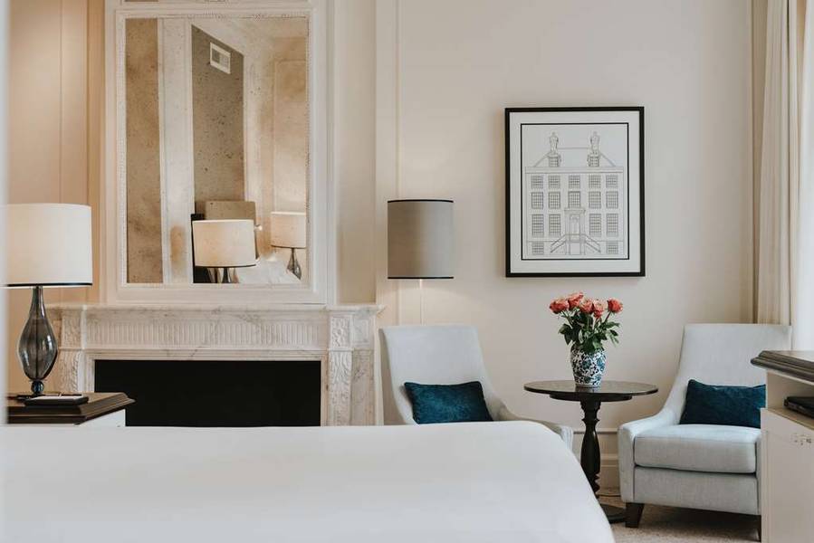 Waldorf Astoria Amsterdam là khách sạn kết hợp hoàn hảo giữa kiến trúc cổ điển và phong cách hiện đại giữa lòng thành phố.