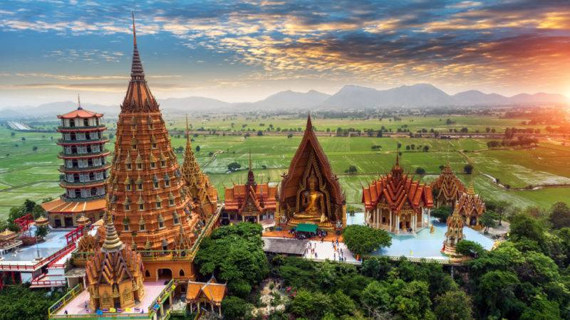 วัดถ้ำเสือ ที่เที่ยวกาญจนบุรีนี้ขึ้นชื่อในเรื่องความงดงามและอลังการ มีหลวงพ่อชินน์ พระพุทธรูปขนาดใหญ่