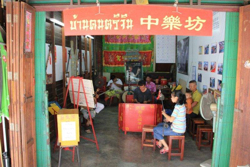 ตลาดบางหลวง ร.ศ. 122 ซึ่งเป็นตลาดเก่าแก่ชุมชนชาวจีน ที่เที่ยวไม่ไกลกรุงเทพที่ปังอีกที่หนึ่ง