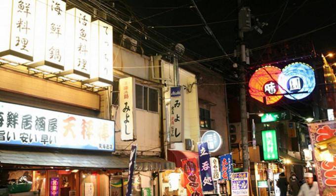 Osaka local food tasting tour in Dotonbori.