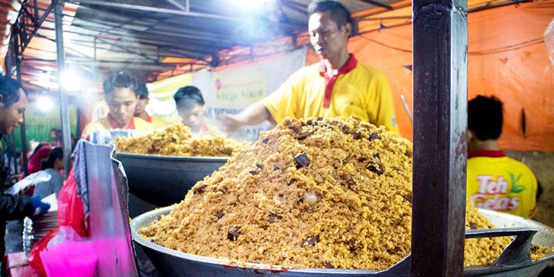 Jakarta’s-signature-lamb-fried-rice-sabang-food-800x400