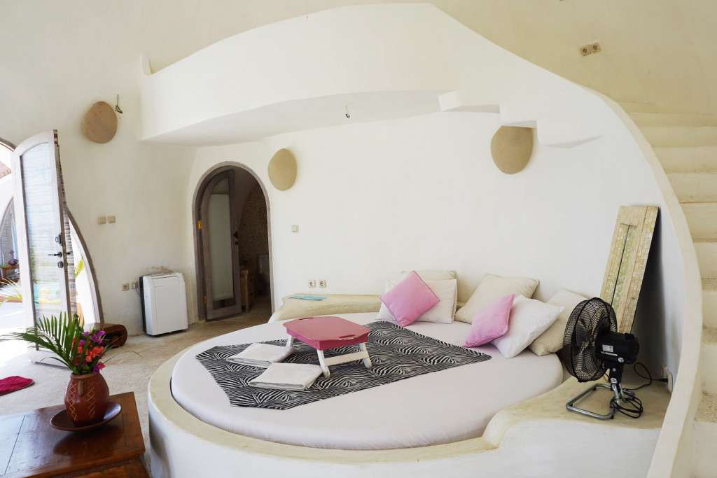 Mentigi Bay Dome Villas - Vila Romantis di Indonesia