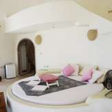 Mentigi Bay Dome Villas - Vila Romantis di Indonesia