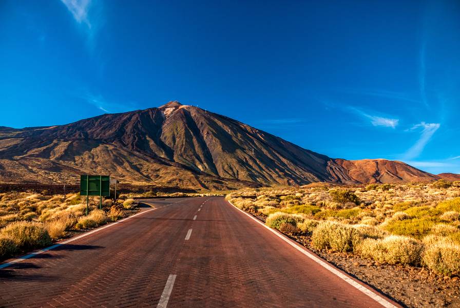 road lead to mountain
