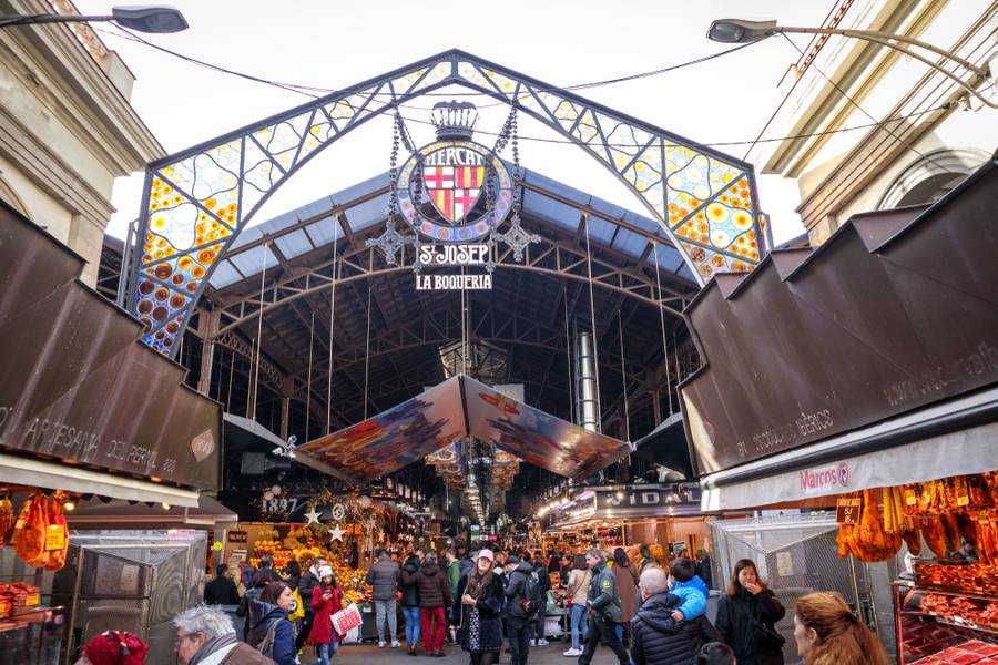 market full of people