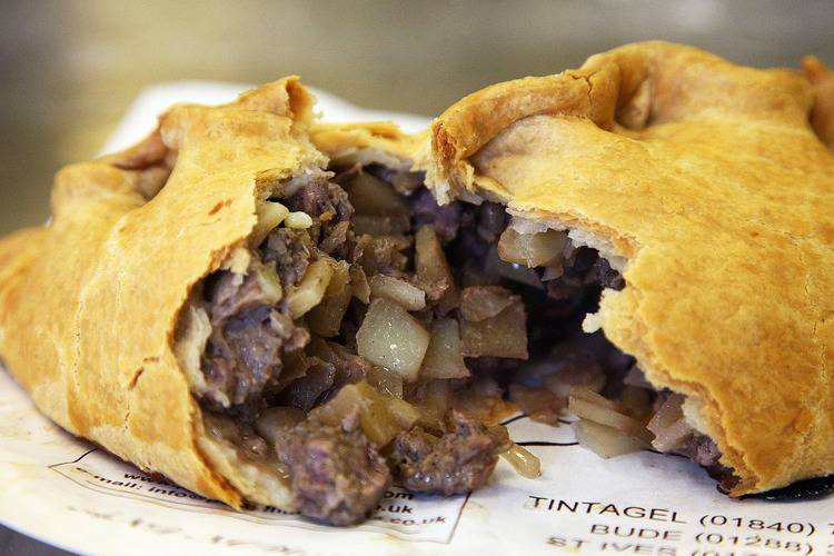 Bánh kẹp Cornish pasty ở Anh