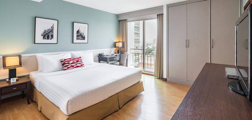 Evergreen Place Siam by UHG is a luxurious 4-star hotel in the heart of Bangkok, with prices starting from just over a thousand baht per night. 