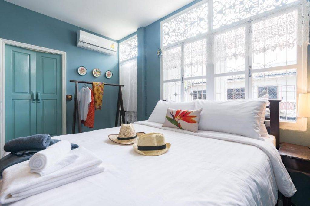 Rezt Bangkok is a cheap hotel near BTS with prices starting from just 600 THB. 