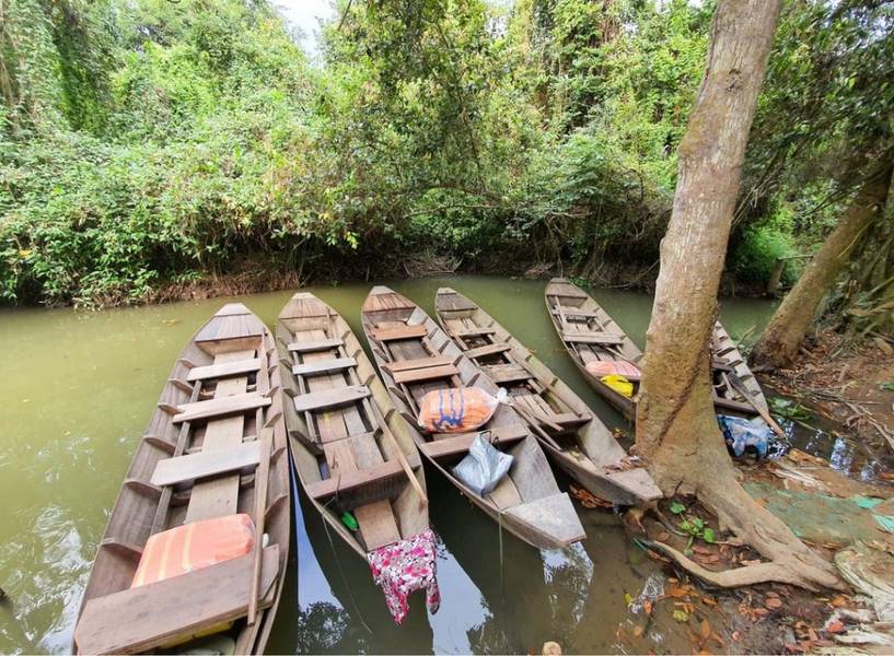 Xuồng ba lá tại di tích Xẻo Quýt