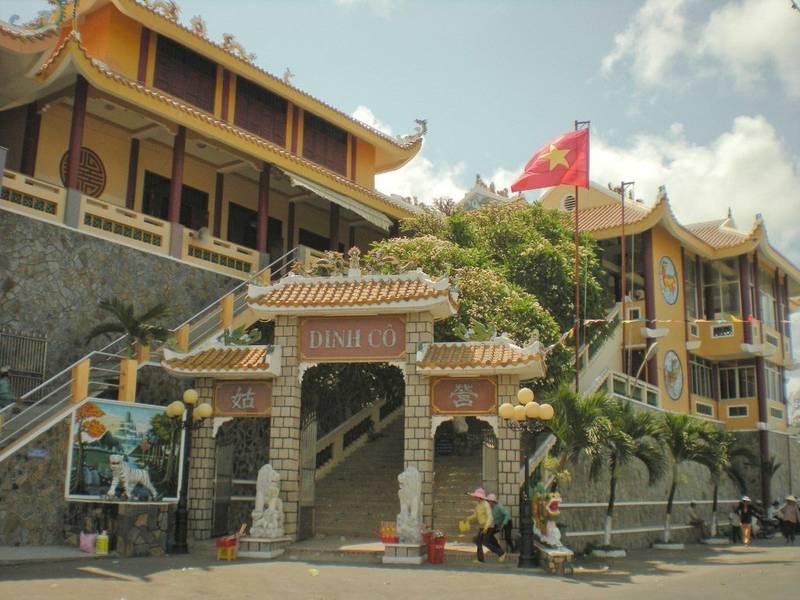Đền Dinh Cô