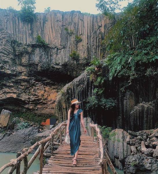 Hang đá tại Dray Nur