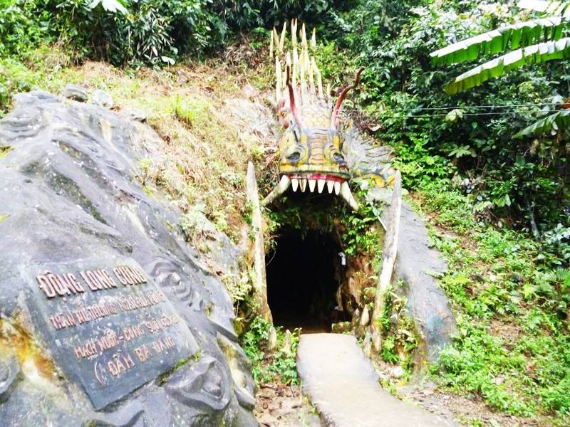 Động Long Cung