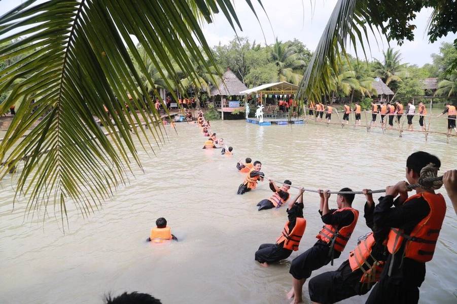 Chơi trò chơi dân gian