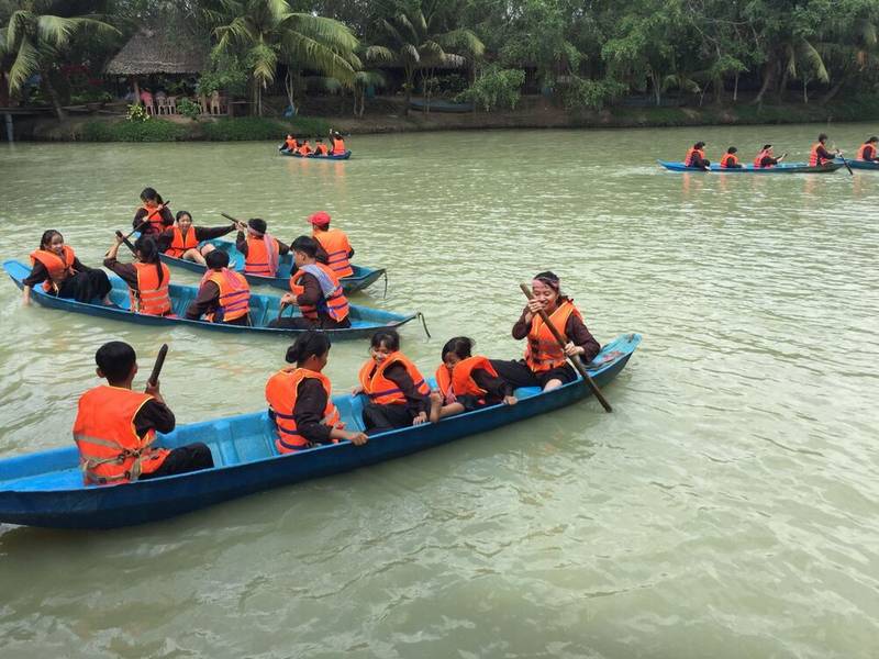 Chèo xuồng ở Lan Vương