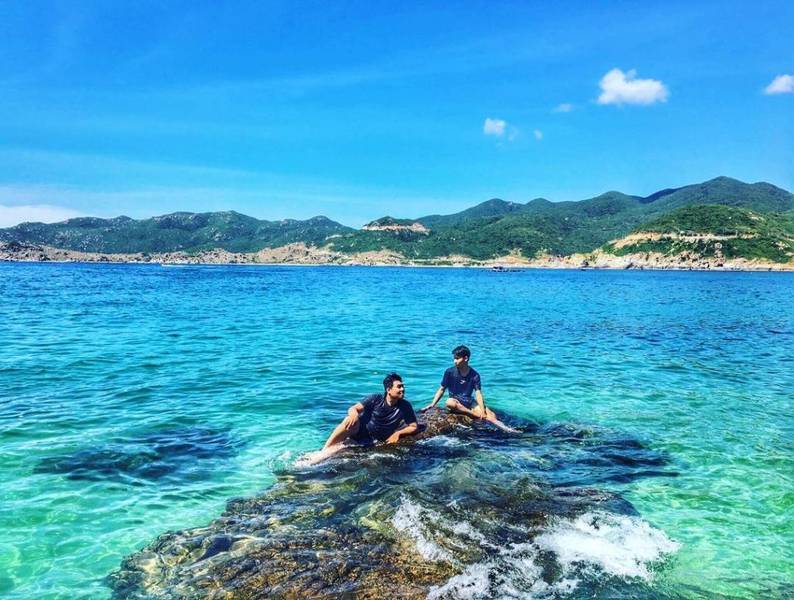 Tắm biển tại Bình Lập