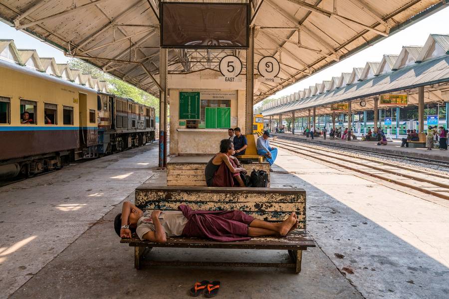 Ga tàu hỏa du lịch Yangon Myanmar