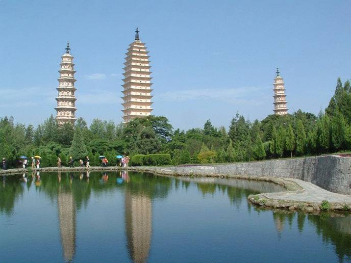 Tam tháp của Sùng Thánh Tự