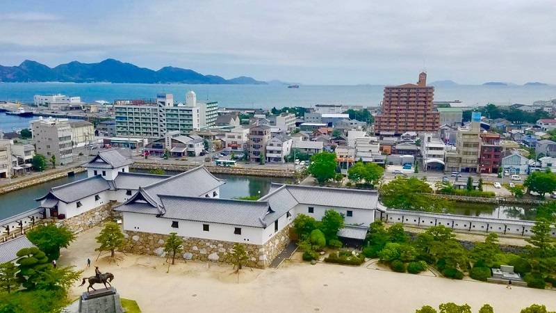 tỉnh Ehime nằm bên bờ biển Seto