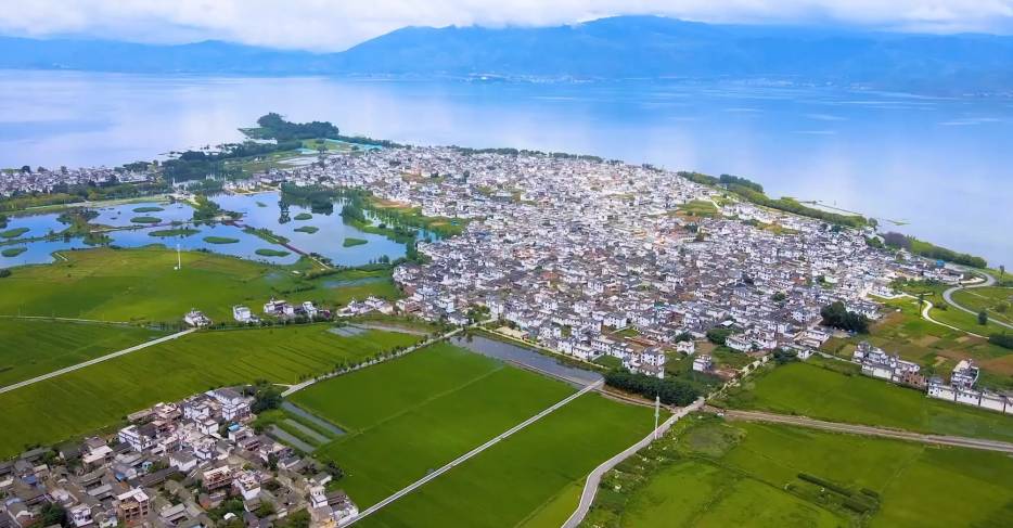 Hồ Nhĩ Hải nhìn từ trên cao