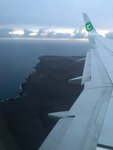 Nhà mình bay từ sân bay Amsterdam (Schiphol) – Reykjavik (Keflavik) mất 3 tiếng