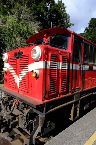 Đầu tàu màu đỏ