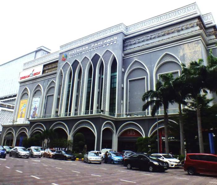 Dataran Pahlawan Melaka Megamall