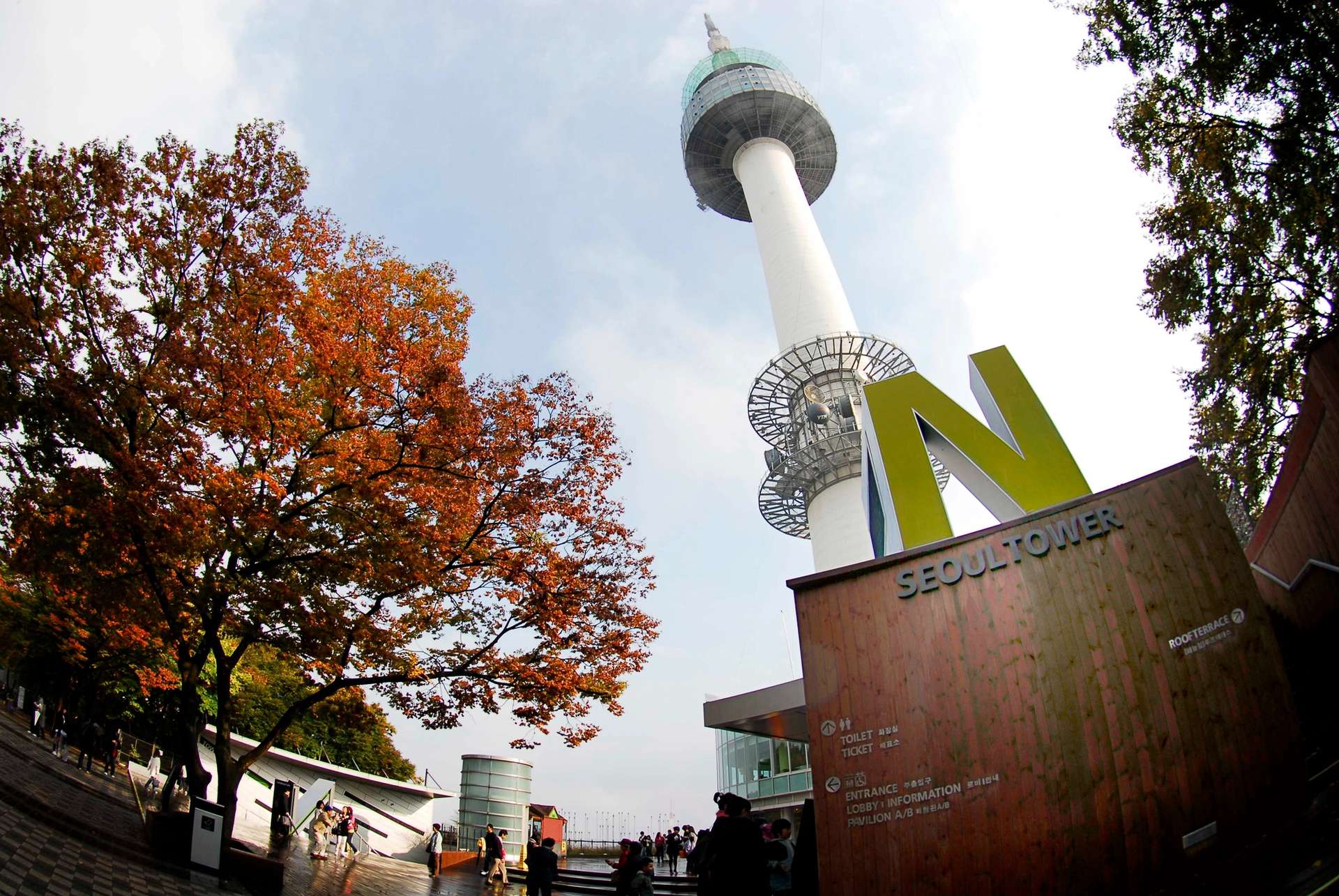 Seoul Nightlife Guide 2026: Best Districts, Bars & Things to Do at Night, 5 min read