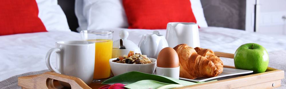 how to get free breakfast at hotels